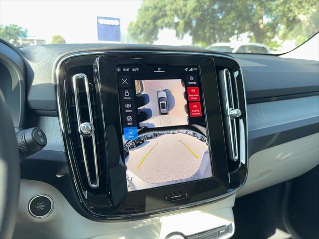 2026 Volvo XC40 Plus, B5 AWD Gas (mild hybrid), Dark