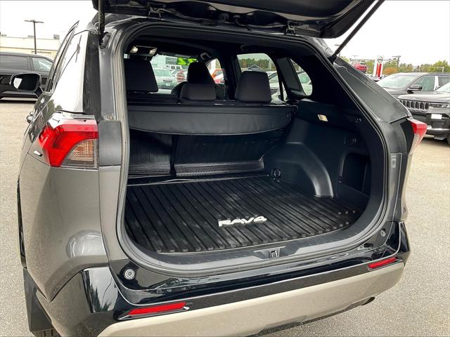 2022 Toyota RAV4 Hybrid SE
