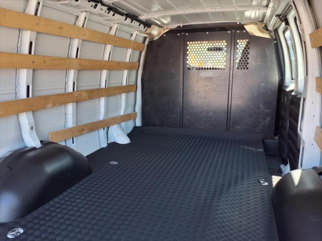 2022 Chevrolet Express Cargo Van RWD 2500 Regular Wheelbase WT