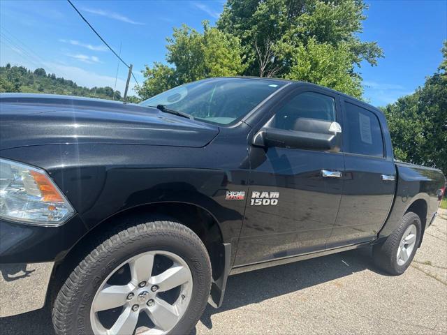 2017 RAM 1500 Big Horn 4x4 4dr Crew Cab 5.5 ft. SB Pickup