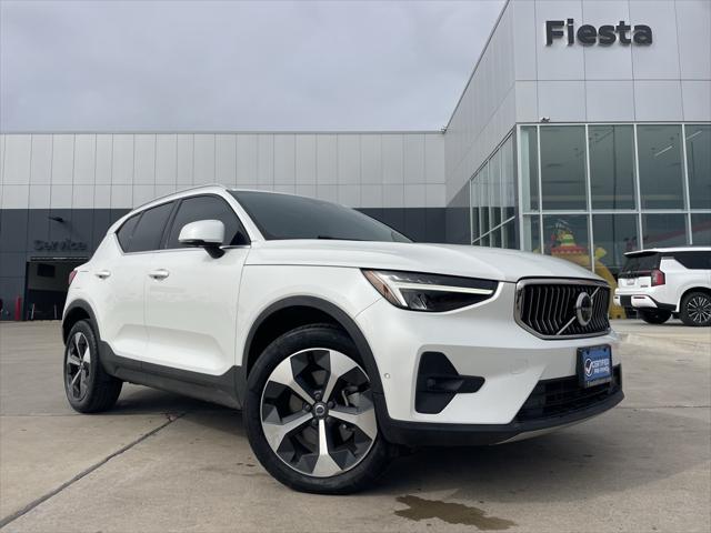 2023 Volvo XC40 B5 Plus Bright Theme
