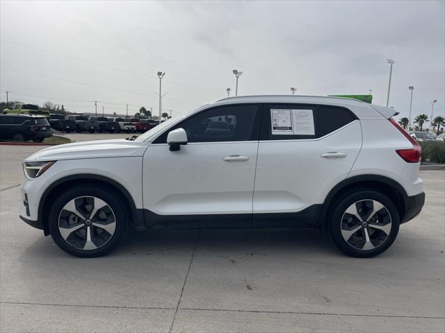 2023 Volvo XC40 B5 Plus Bright Theme