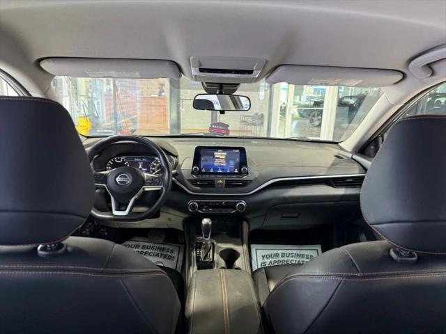 2022 Nissan Altima SR FWD