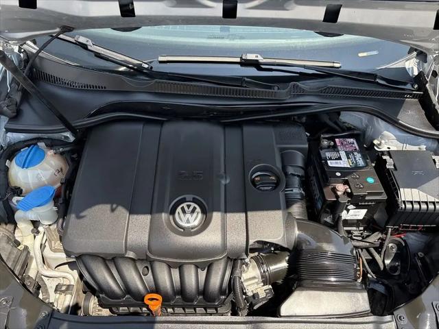 2013 Volkswagen Golf 2.5L 4-Door