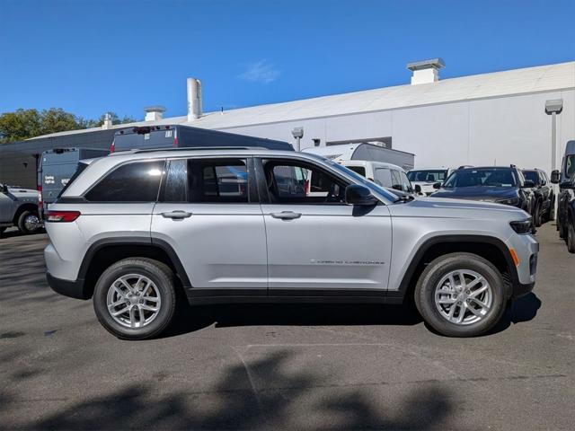 2025 Jeep Grand Cherokee GRAND CHEROKEE LAREDO X 4X4