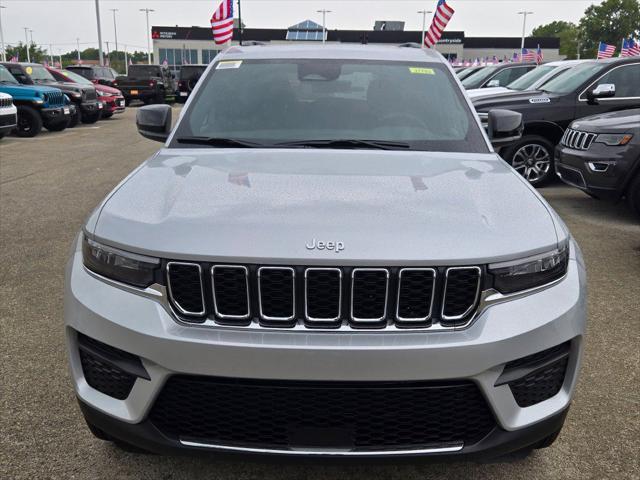 2025 Jeep Grand Cherokee GRAND CHEROKEE LAREDO X 4X4
