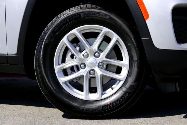 2025 Jeep Grand Cherokee GRAND CHEROKEE LAREDO X 4X4