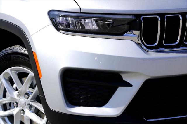 2025 Jeep Grand Cherokee GRAND CHEROKEE LAREDO X 4X4