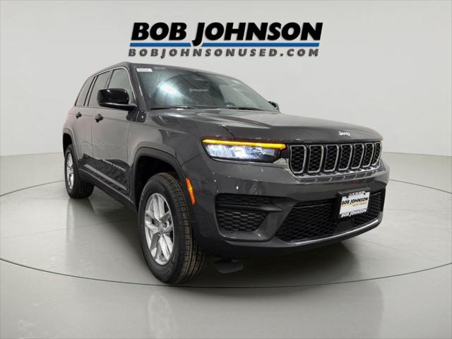 2025 Jeep Grand Cherokee GRAND CHEROKEE LAREDO X 4X4