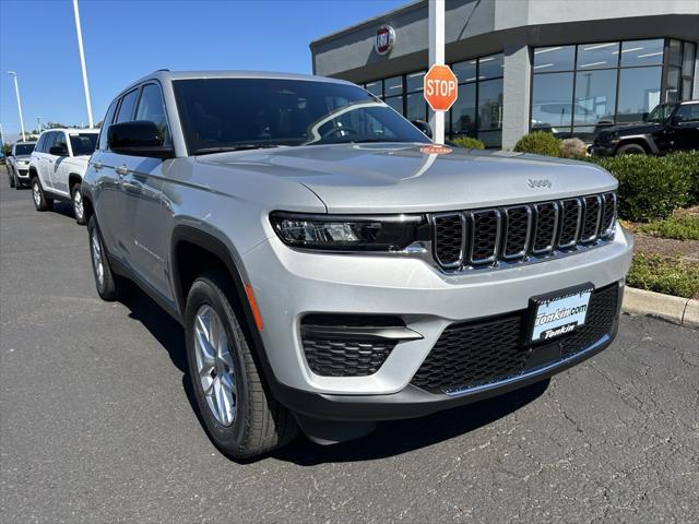 2025 Jeep Grand Cherokee GRAND CHEROKEE LAREDO X 4X4 2025 Jeep Grand Cherokee GRAND CHEROKEE LAREDO X 4X4