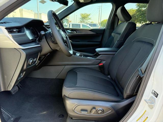 2025 Jeep Grand Cherokee GRAND CHEROKEE LAREDO X 4X4