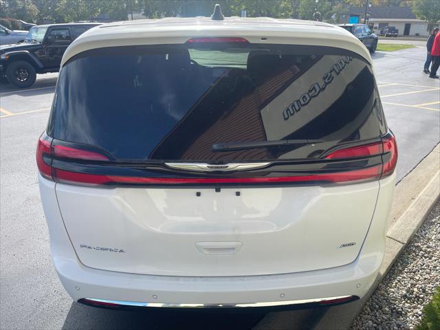 2026 Chrysler Pacifica Select AWD