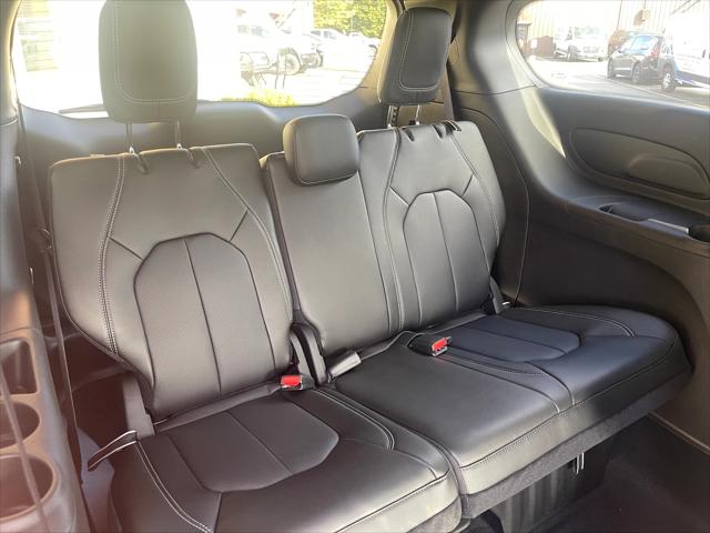 2026 Chrysler Pacifica Select AWD