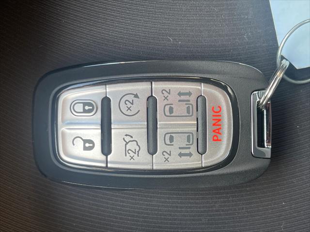 2026 Chrysler Pacifica Select AWD