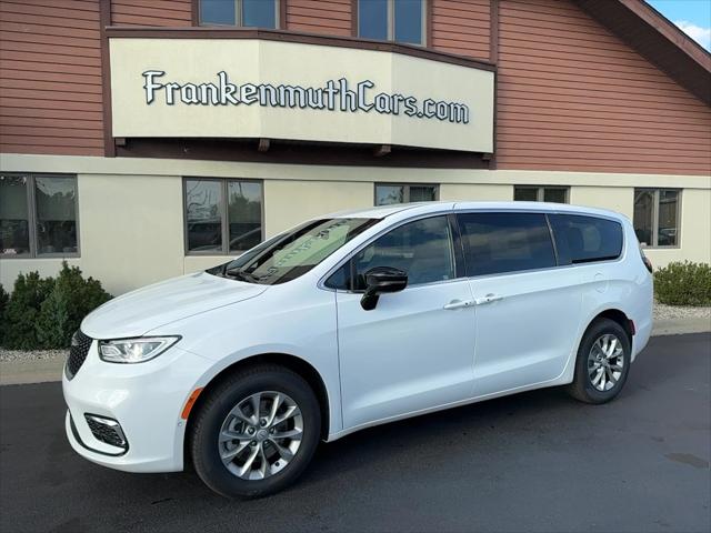2026 Chrysler Pacifica PACIFICA SELECT AWD