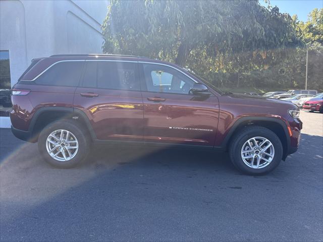 2025 Jeep Grand Cherokee GRAND CHEROKEE LAREDO X 4X4