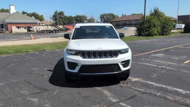 2025 Jeep Grand Cherokee GRAND CHEROKEE LAREDO X 4X4