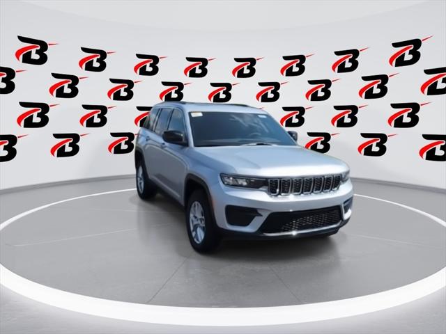 2025 Jeep Grand Cherokee GRAND CHEROKEE LAREDO X 4X4