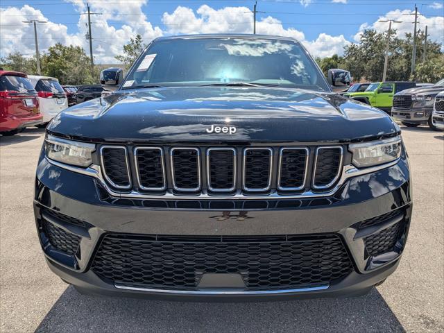 2025 Jeep Grand Cherokee GRAND CHEROKEE LAREDO X 4X4