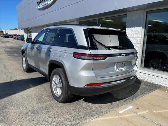 2025 Jeep Grand Cherokee GRAND CHEROKEE LAREDO X 4X4