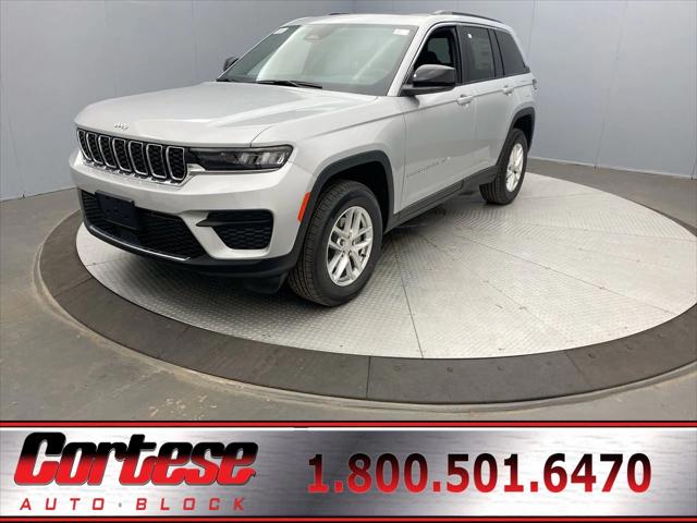 2025 Jeep Grand Cherokee GRAND CHEROKEE LAREDO X 4X4