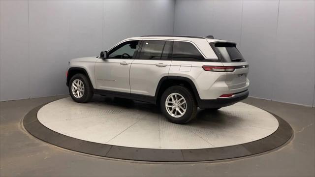 2025 Jeep Grand Cherokee GRAND CHEROKEE LAREDO X 4X4