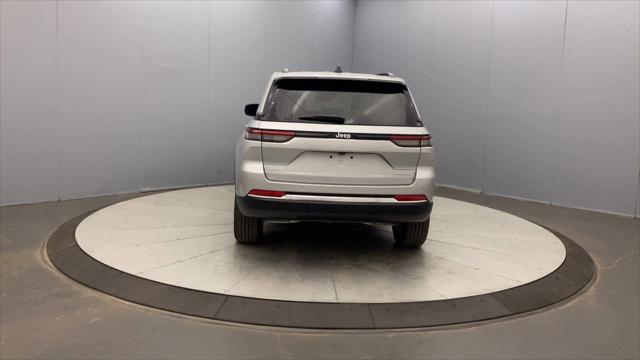 2025 Jeep Grand Cherokee GRAND CHEROKEE LAREDO X 4X4