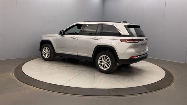 2025 Jeep Grand Cherokee GRAND CHEROKEE LAREDO X 4X4