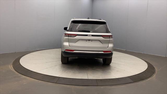 2025 Jeep Grand Cherokee GRAND CHEROKEE LAREDO X 4X4