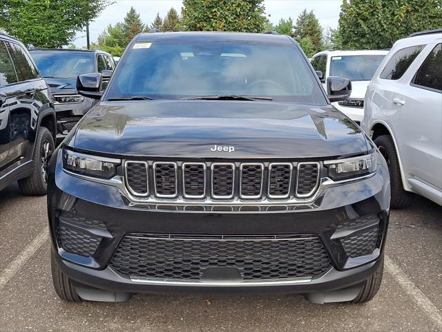 2025 Jeep Grand Cherokee GRAND CHEROKEE LAREDO X 4X4