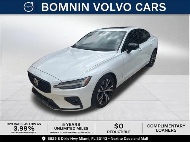 2024 Volvo S60 B5 Plus Dark Theme