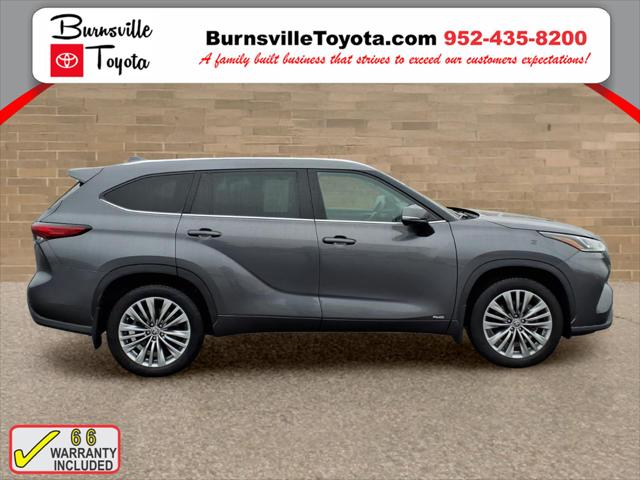 Used 2022 Toyota Highlander Platinum with VIN 5TDEBRCH6NS082472 for sale in Burnsville, Minnesota