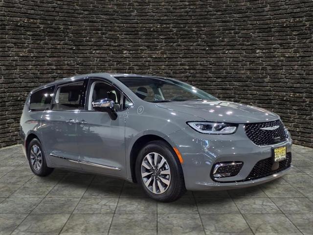 2023 Chrysler Pacifica Hybrid Limited
