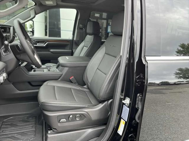 2025 GMC Sierra 2500HD 4WD Crew Cab Standard Bed Denali
