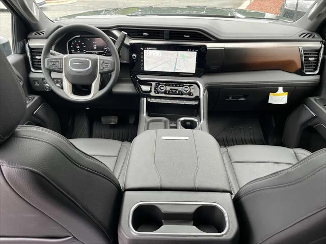 2025 GMC Sierra 2500HD 4WD Crew Cab Standard Bed Denali