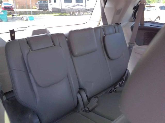 2011 Volkswagen Routan SE
