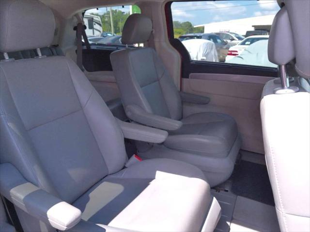 2011 Volkswagen Routan SE