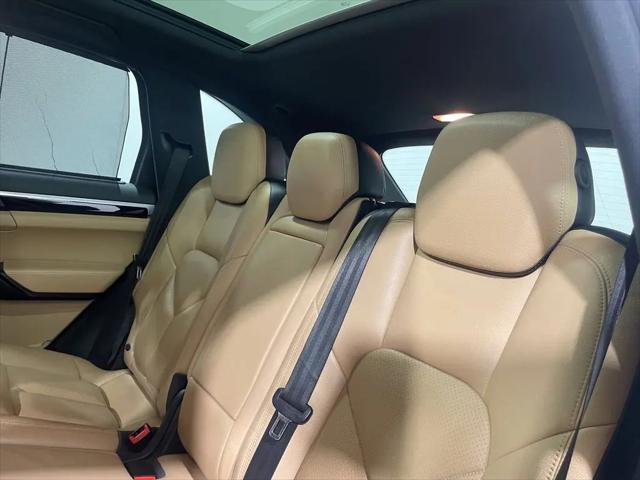 2016 Porsche Cayenne Standard