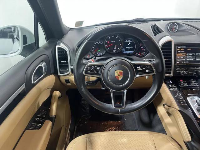 2016 Porsche Cayenne Standard