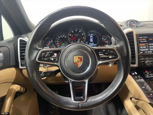 2016 Porsche Cayenne Standard