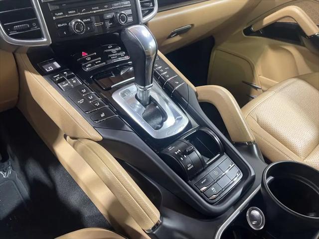 2016 Porsche Cayenne Standard