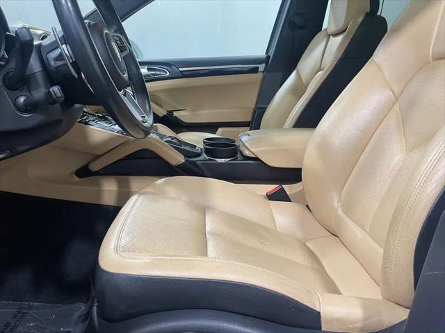2016 Porsche Cayenne Standard