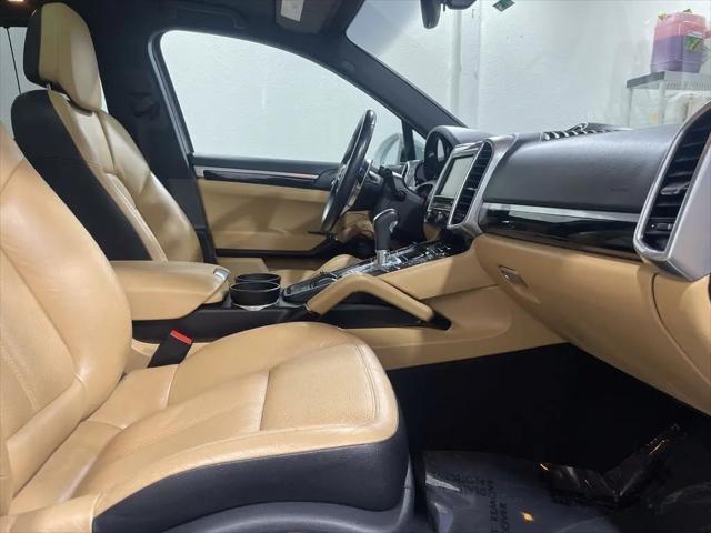 2016 Porsche Cayenne Standard