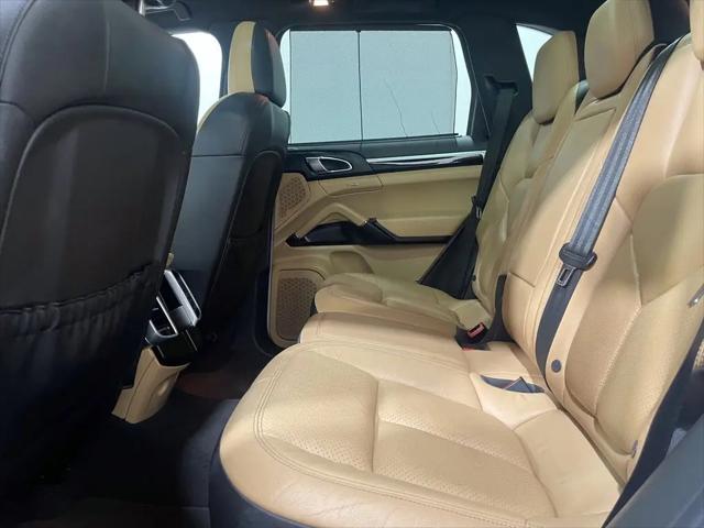 2016 Porsche Cayenne Standard