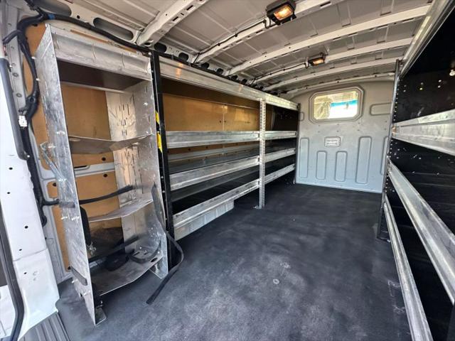 2021 Nissan 3500 SV Standard Roof V8