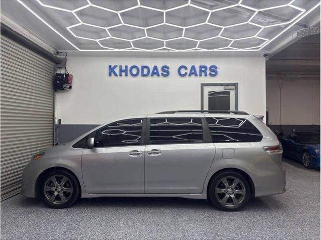 2017 Toyota Sienna SE Premium 8 Passenger 4dr Mini Van for sale in Gilroy, CA