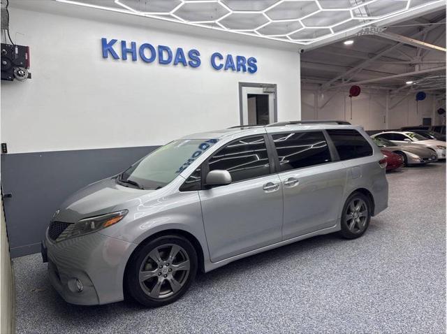 2017 Toyota Sienna SE Premium 8 Passenger 4dr Mini Van