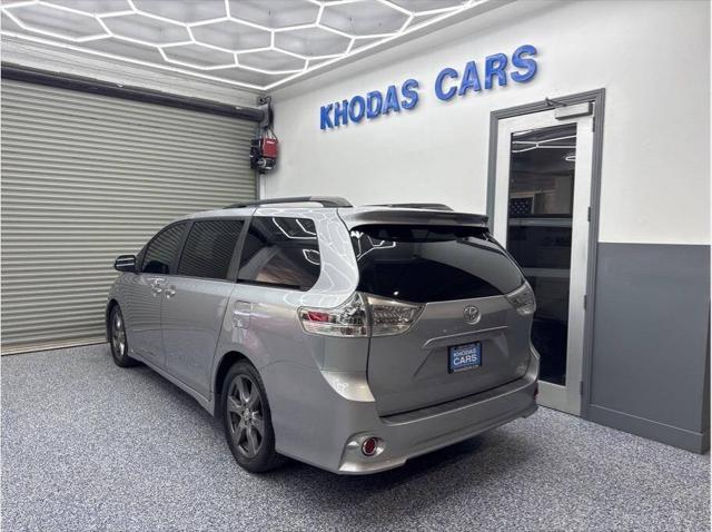 2017 Toyota Sienna SE Premium 8 Passenger 4dr Mini Van