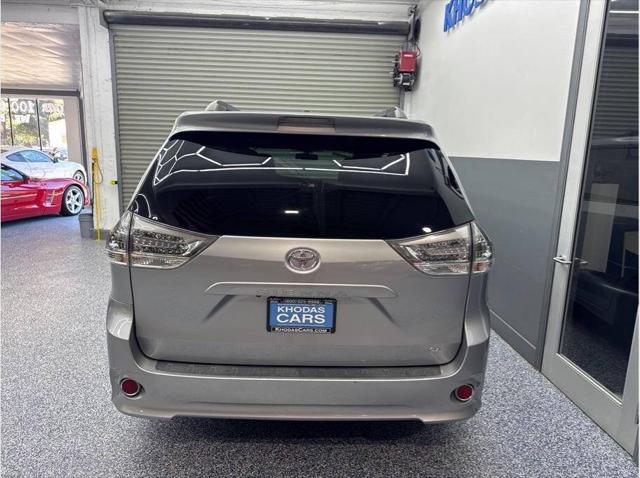 2017 Toyota Sienna SE Premium 8 Passenger 4dr Mini Van