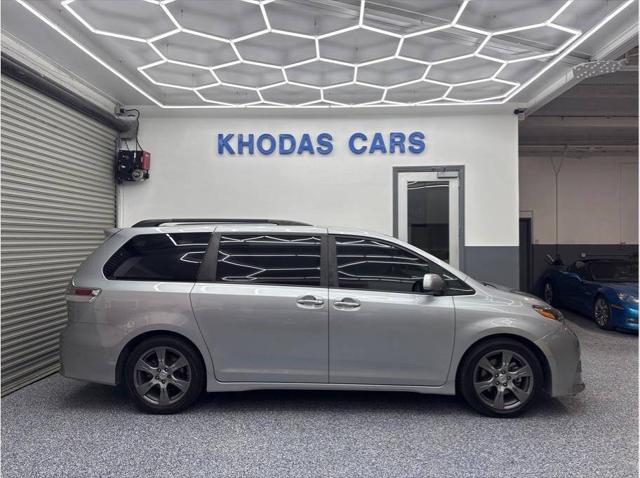 2017 Toyota Sienna SE Premium 8 Passenger 4dr Mini Van